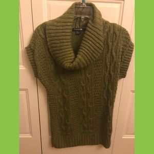 Green Short Sleeve Sweater 💚